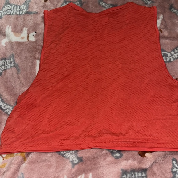 Gymshark cropped tank top with mesh back - Picture 2 of 2